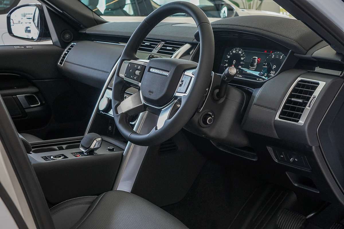 2025 Land Rover Discovery D350 S Series 5