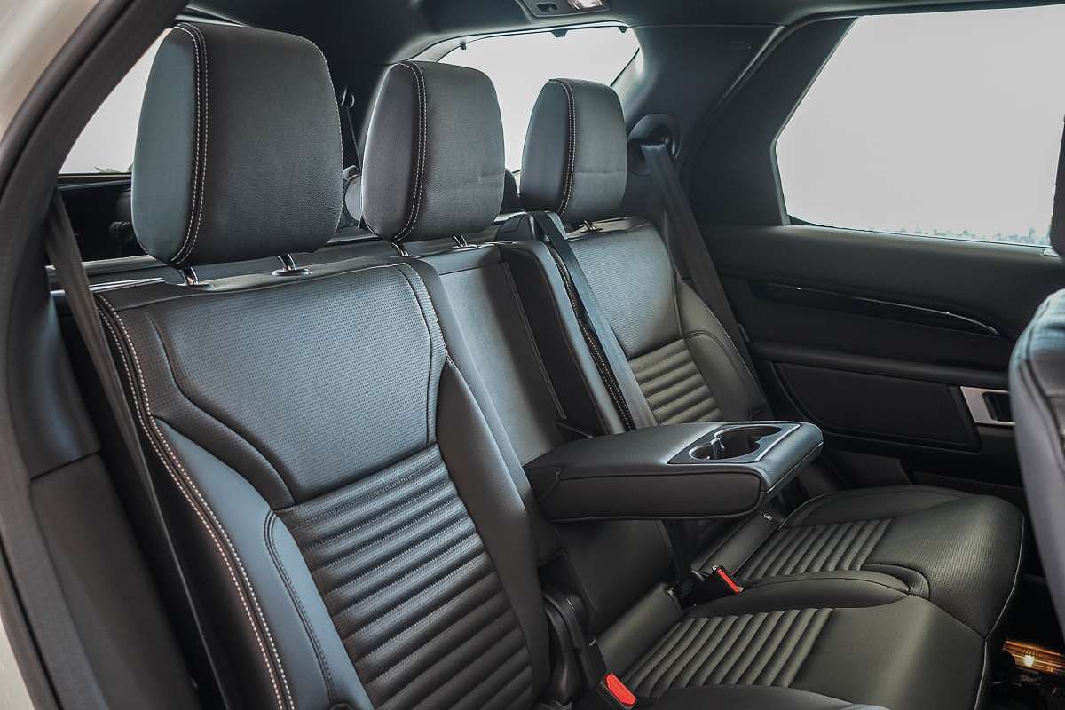 2025 Land Rover Discovery D350 S Series 5