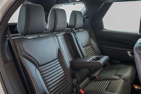 2025 Land Rover Discovery D350 S Series 5