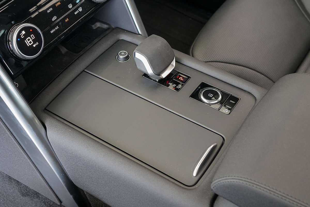 2025 Land Rover Discovery D350 S Series 5