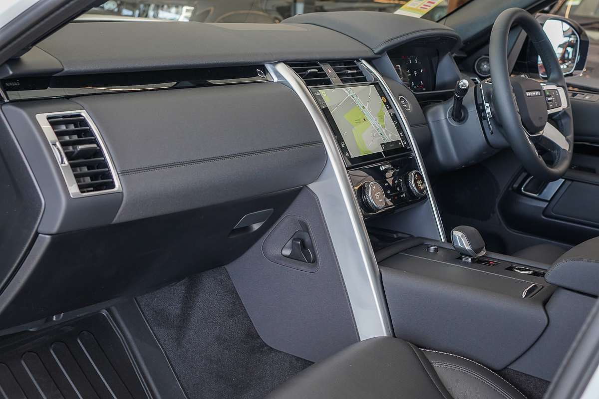 2025 Land Rover Discovery D350 S Series 5