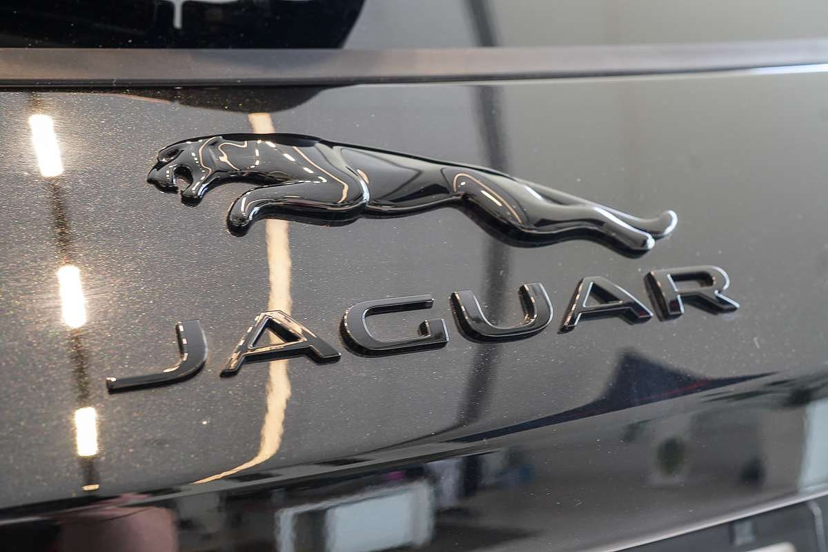 2025 Jaguar F-PACE PHEV P400e R-Dynamic SE 90th Anniversary Edition X761