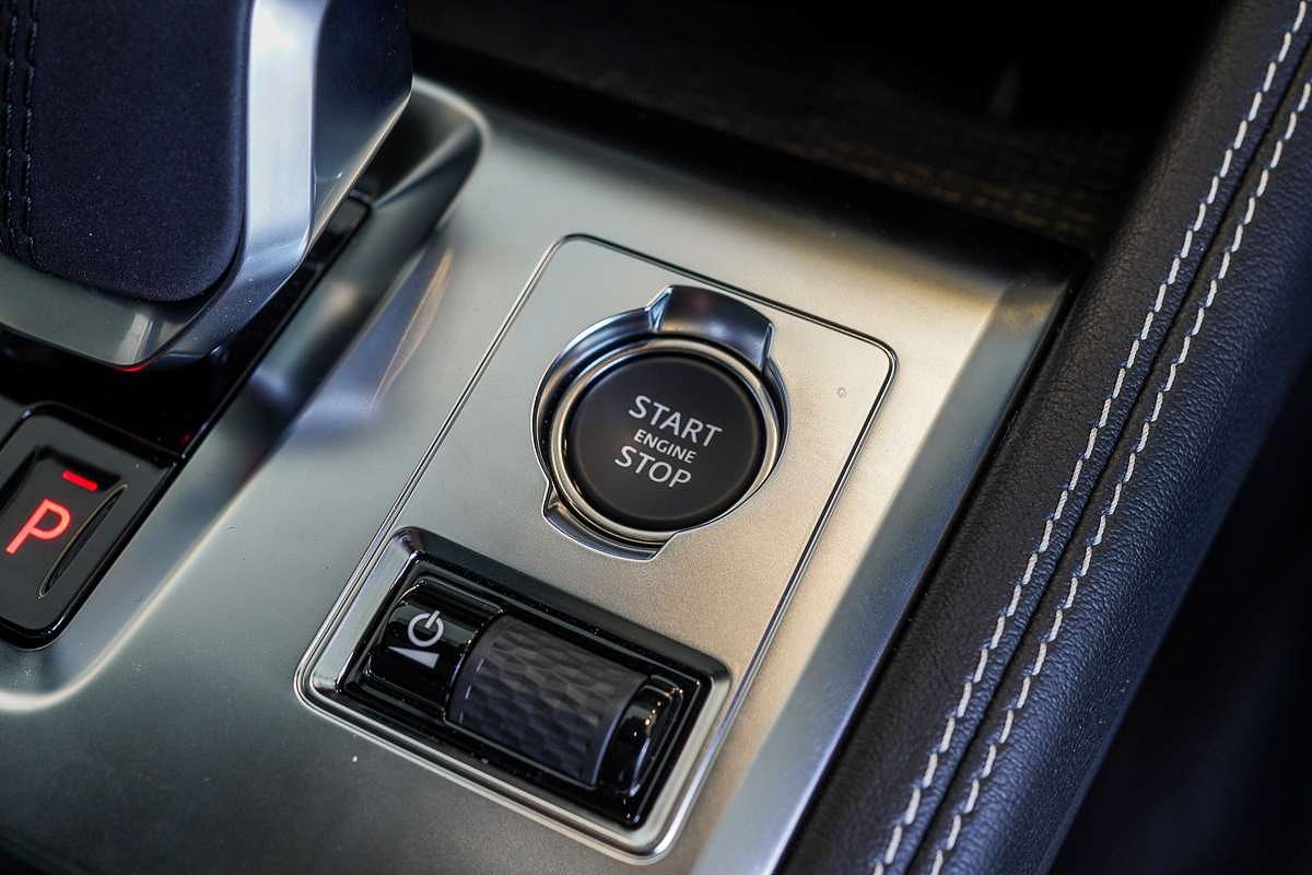 2025 Jaguar F-PACE PHEV P400e R-Dynamic SE 90th Anniversary Edition X761