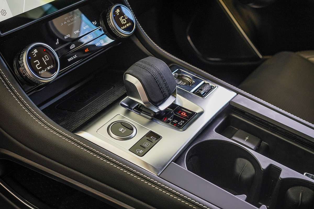 2025 Jaguar F-PACE PHEV P400e R-Dynamic SE 90th Anniversary Edition X761