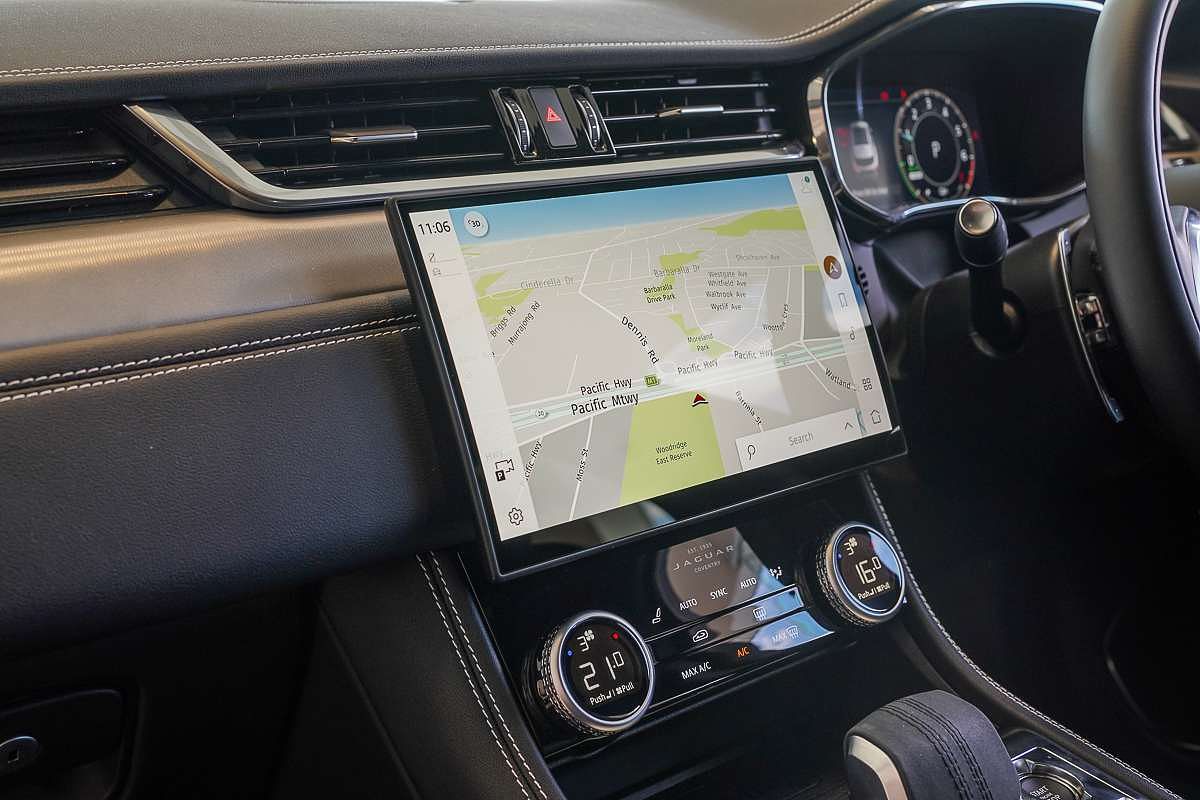 2025 Jaguar F-PACE PHEV P400e R-Dynamic SE 90th Anniversary Edition X761