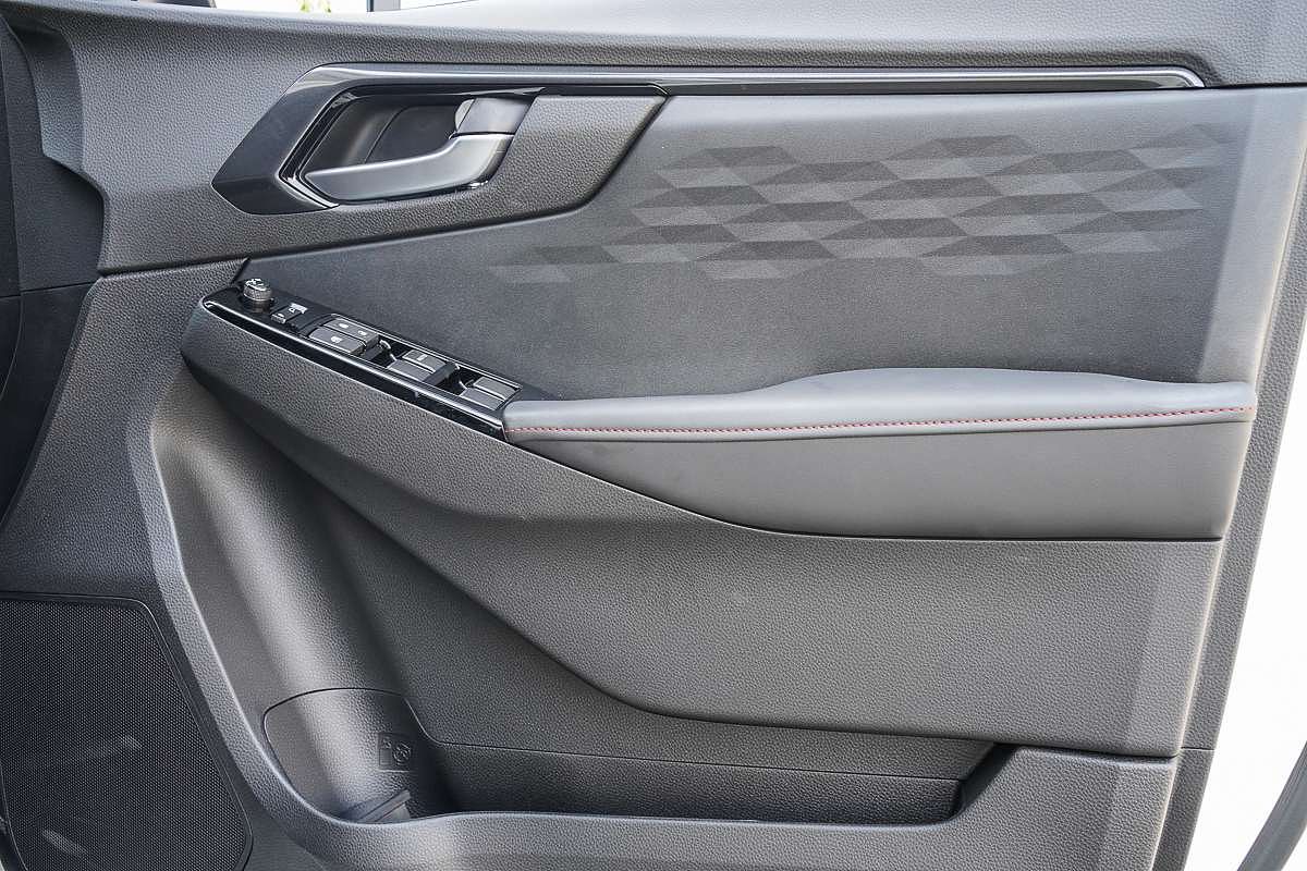 2025 Isuzu D-MAX X-TERRAIN 4X4