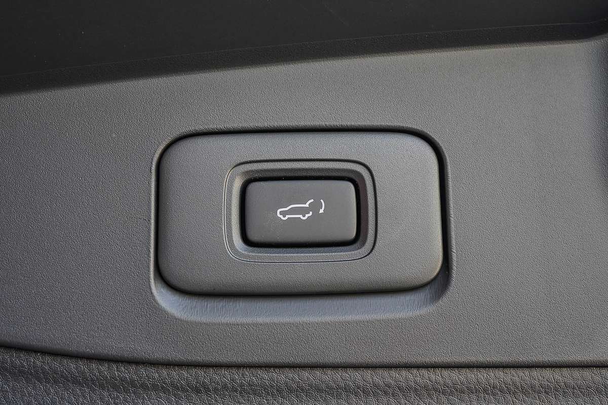 2025 Isuzu MU-X LS-T