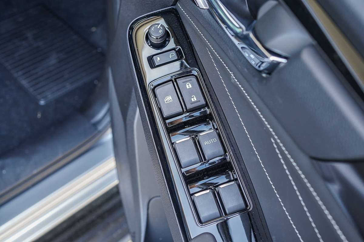 2025 Isuzu MU-X LS-T