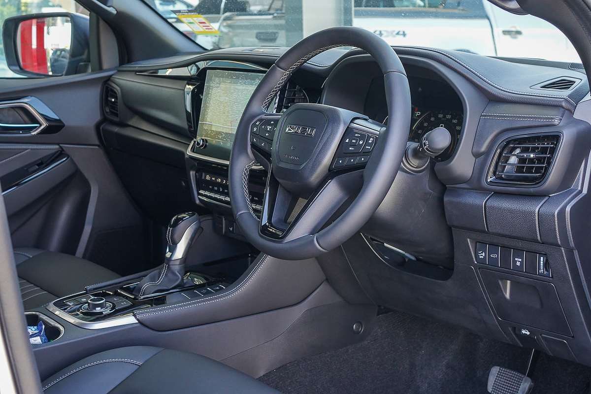 2025 Isuzu MU-X LS-T