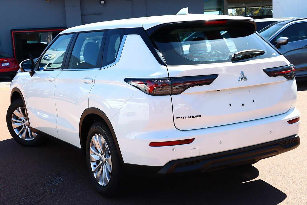 2025 Mitsubishi Outlander ES ZM