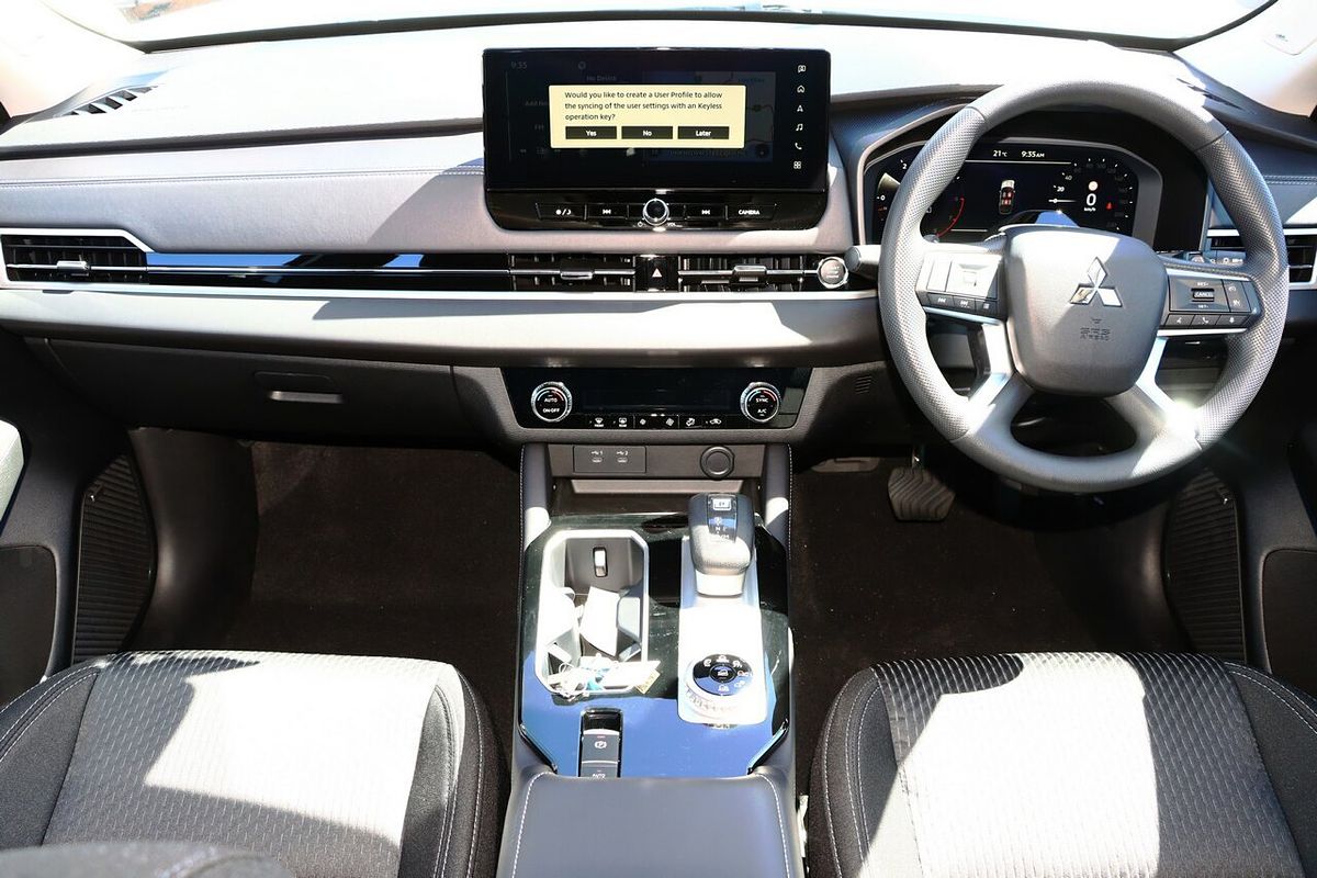 2025 Mitsubishi Outlander ES ZM