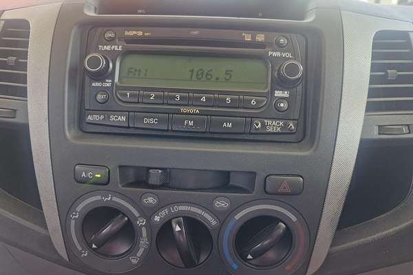 2005 Toyota Hilux SR5 KUN26R 4X4