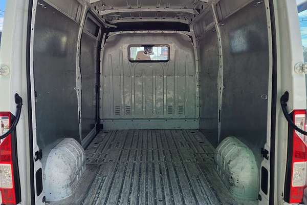 2014 Renault Master  X62 MWB Mid Roof