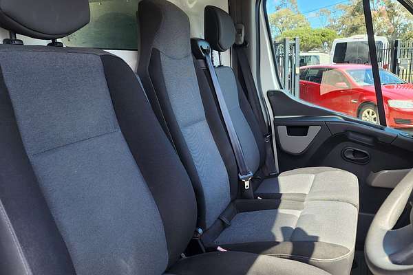 2014 Renault Master  X62 MWB Mid Roof