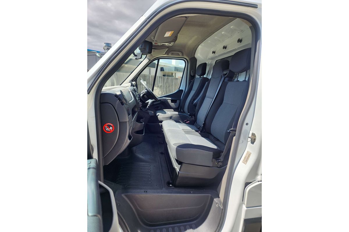 2014 Renault Master  X62 MWB Mid Roof