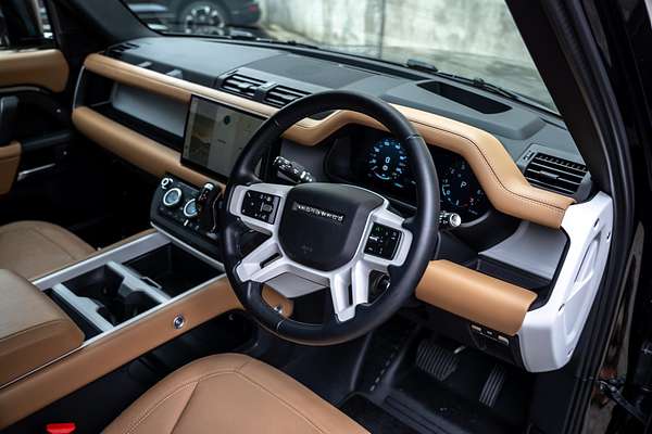 2025 Land Rover Defender 110 P400 X-Dynamic SE L663