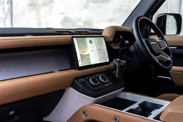 2025 Land Rover Defender 110 P400 X-Dynamic SE L663