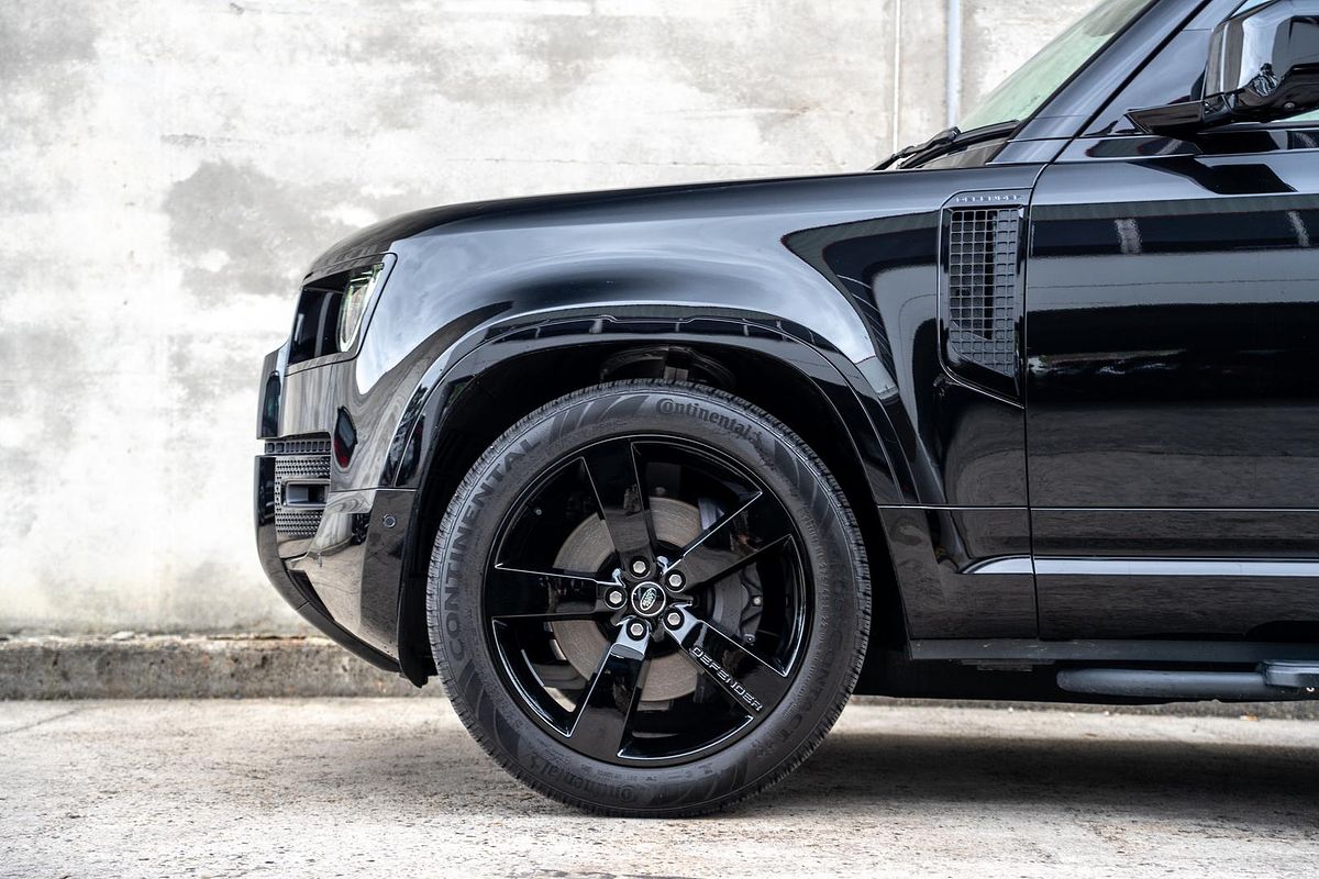 2025 Land Rover Defender 110 P400 X-Dynamic SE L663