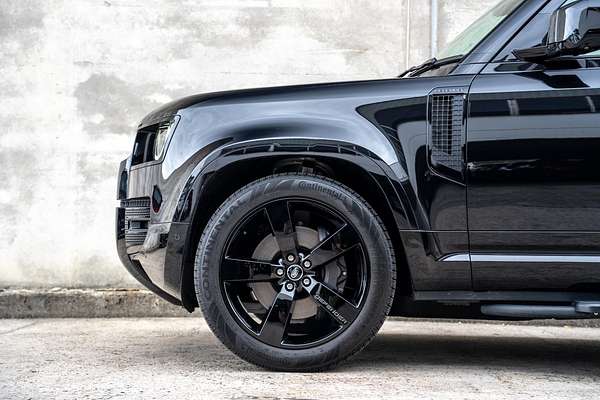 2025 Land Rover Defender 110 P400 X-Dynamic SE L663