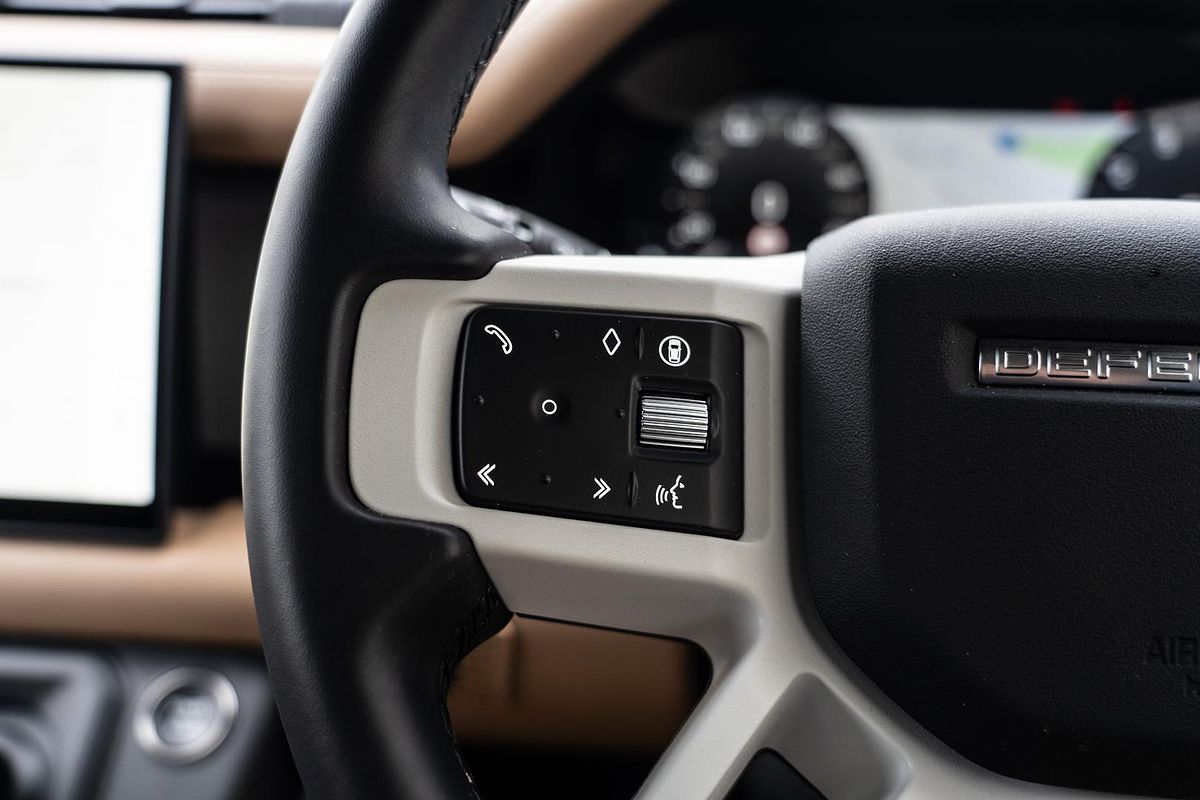 2025 Land Rover Defender 110 P400 X-Dynamic SE L663