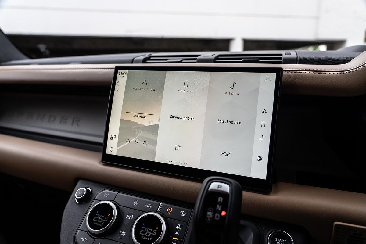 2025 Land Rover Defender 110 P400 X-Dynamic SE L663