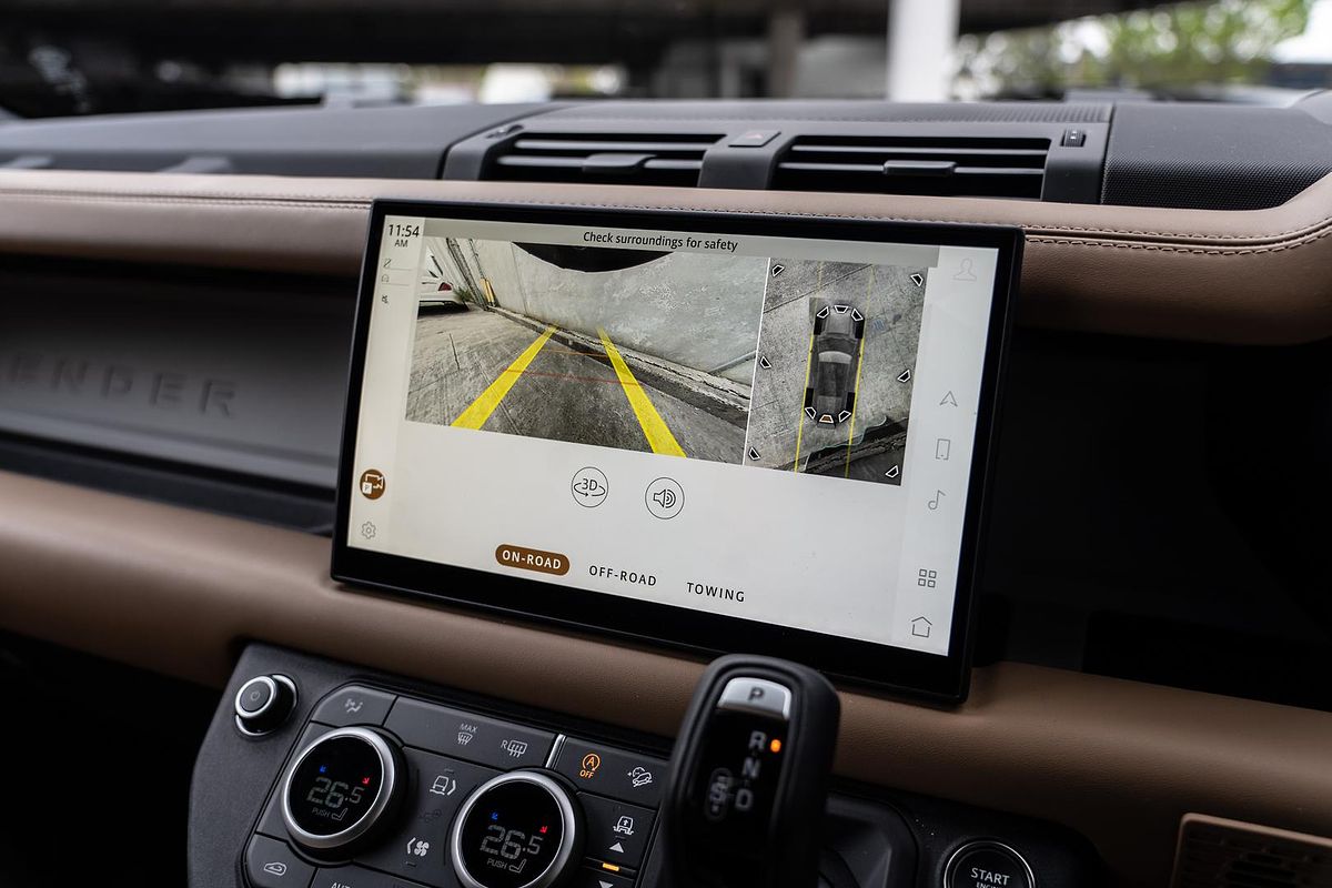 2025 Land Rover Defender 110 P400 X-Dynamic SE L663