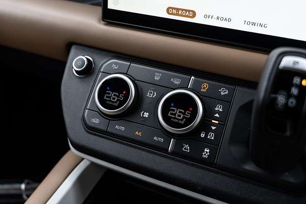 2025 Land Rover Defender 110 P400 X-Dynamic SE L663
