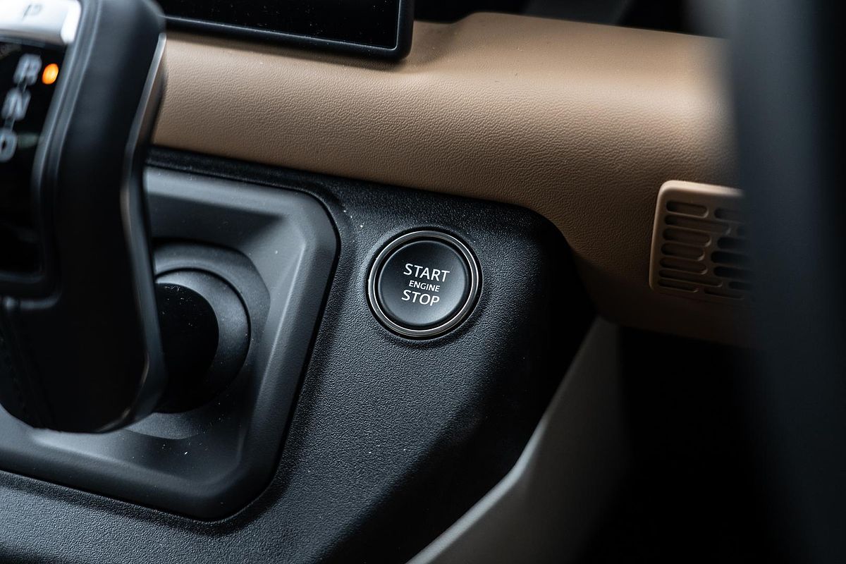 2025 Land Rover Defender 110 P400 X-Dynamic SE L663