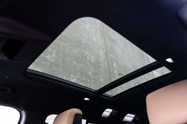 2025 Land Rover Defender 110 P400 X-Dynamic SE L663