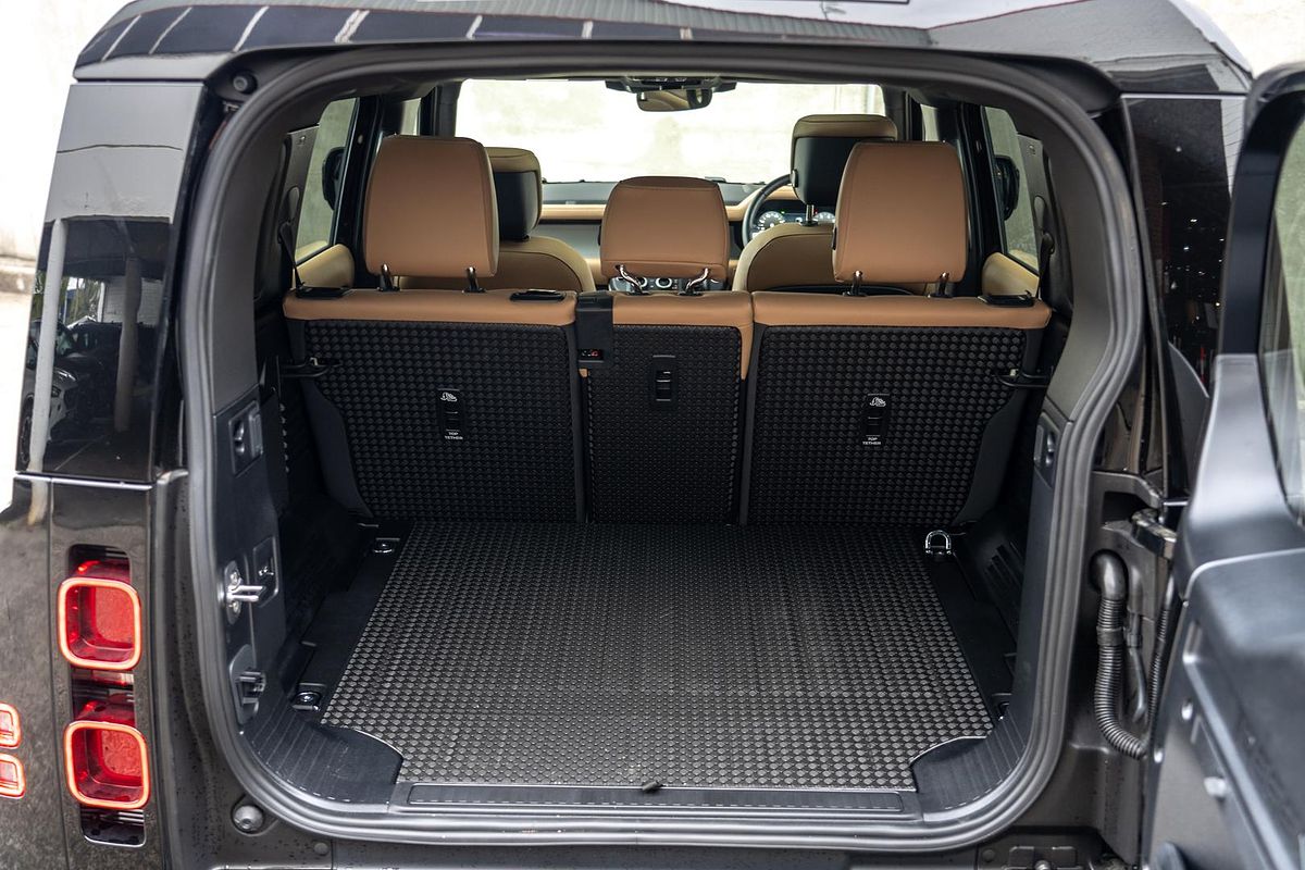 2025 Land Rover Defender 110 P400 X-Dynamic SE L663