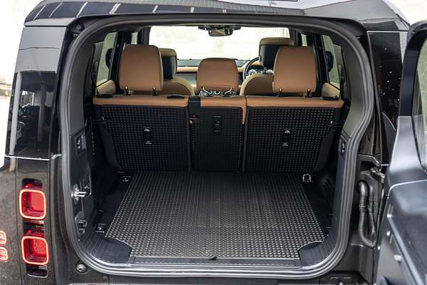 2025 Land Rover Defender 110 P400 X-Dynamic SE L663
