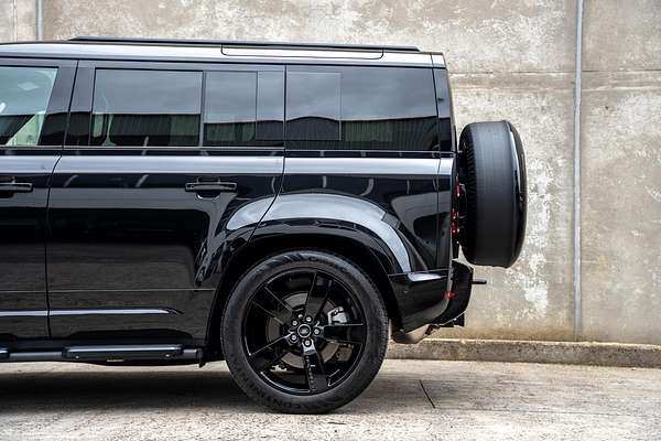 2025 Land Rover Defender 110 P400 X-Dynamic SE L663