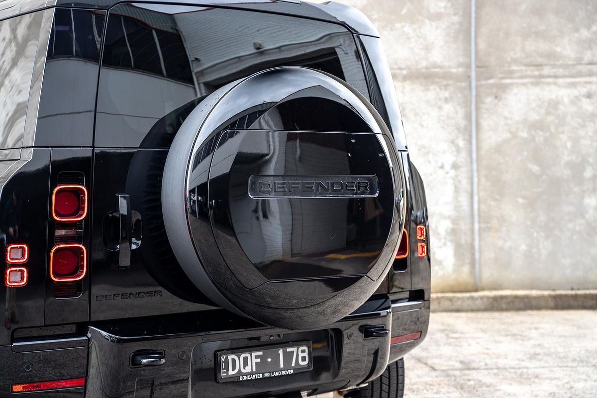 2025 Land Rover Defender 110 P400 X-Dynamic SE L663