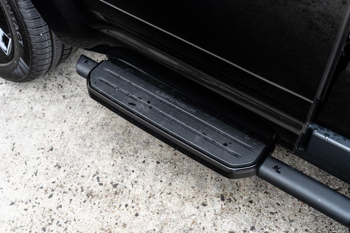 2025 Land Rover Defender 110 P400 X-Dynamic SE L663