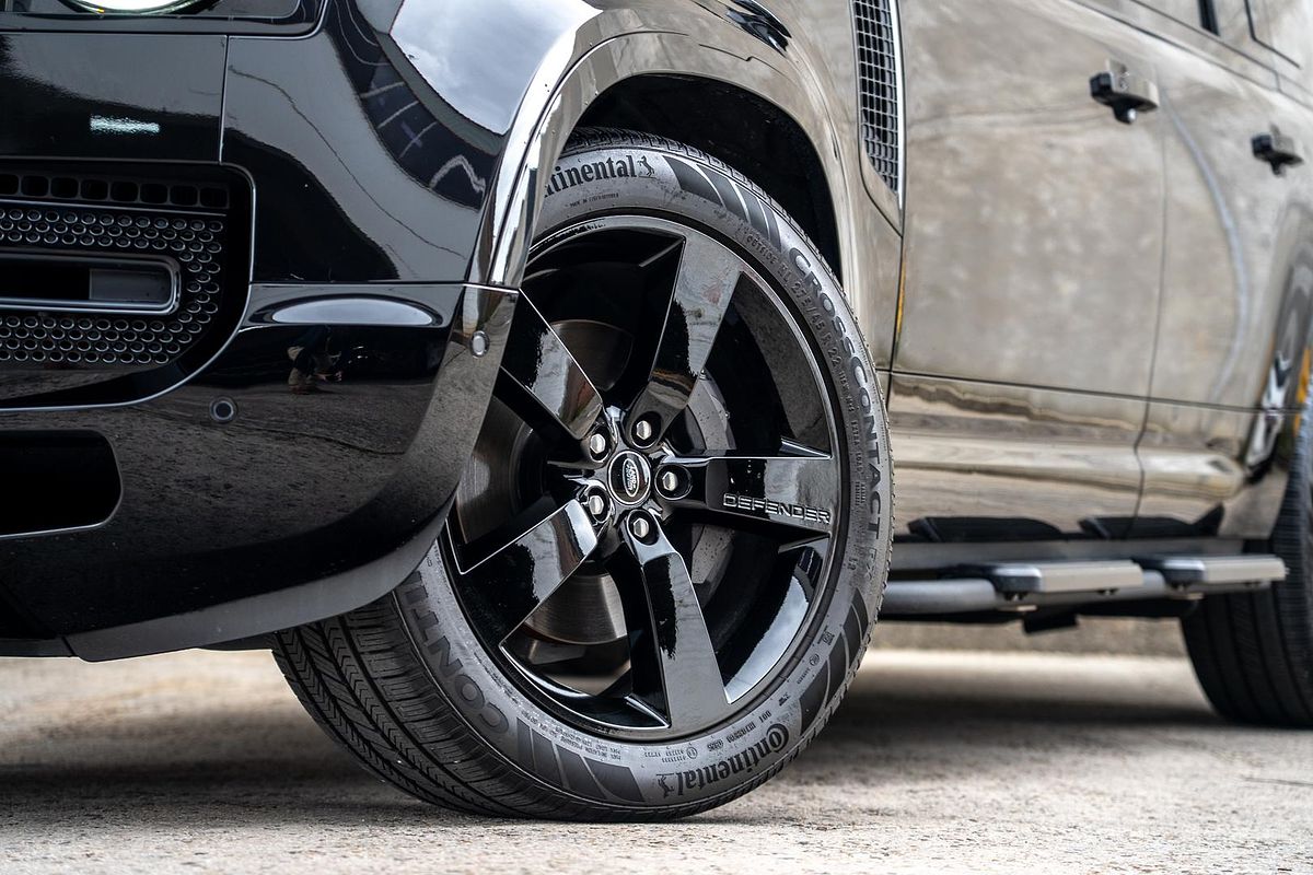 2025 Land Rover Defender 110 P400 X-Dynamic SE L663