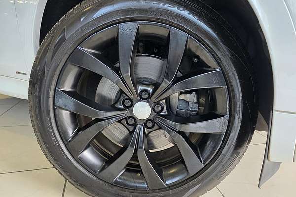 2019 Land Rover Discovery SD4 S Series 5