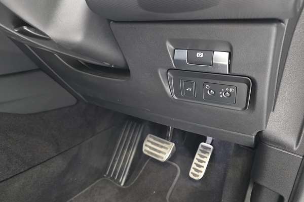 2019 Land Rover Discovery SD4 S Series 5