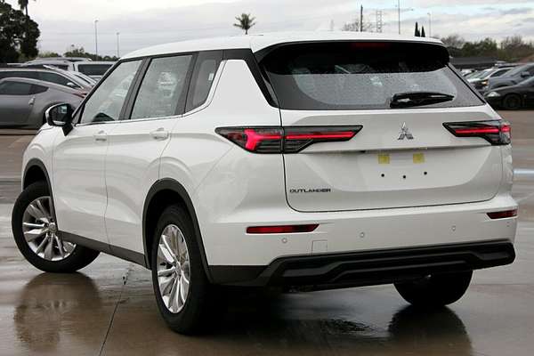 2025 Mitsubishi Outlander ES ZM