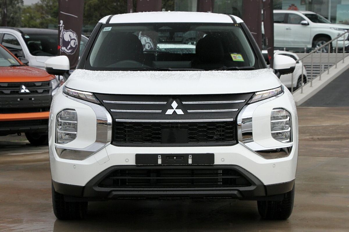 2025 Mitsubishi Outlander ES ZM