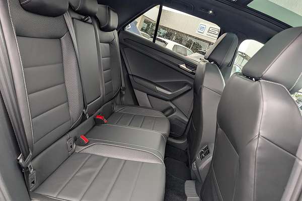 2025 Volkswagen T-Roc 140TSI R-Line D11