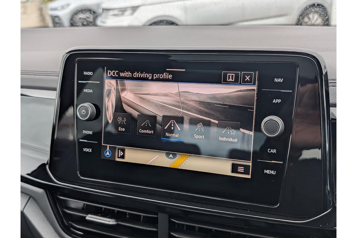 2025 Volkswagen T-Roc 140TSI R-Line D11