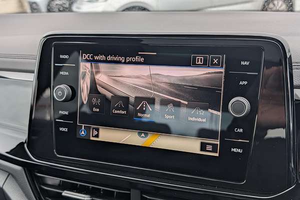 2025 Volkswagen T-Roc 140TSI R-Line D11