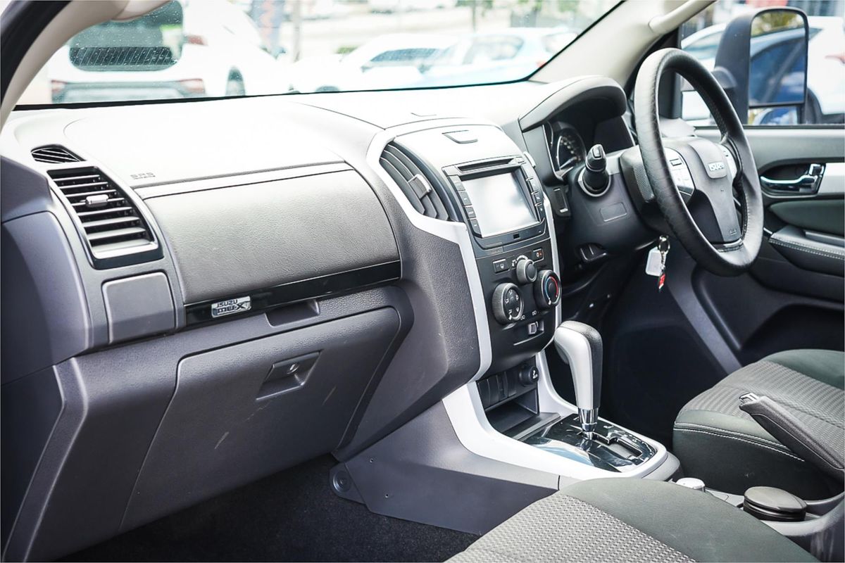 2018 Isuzu MU-X LS-M