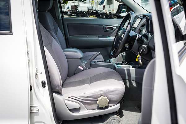 2005 Toyota Hilux SR5 GGN25R 4X4