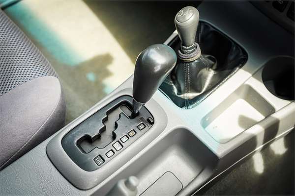 2005 Toyota Hilux SR5 GGN25R 4X4