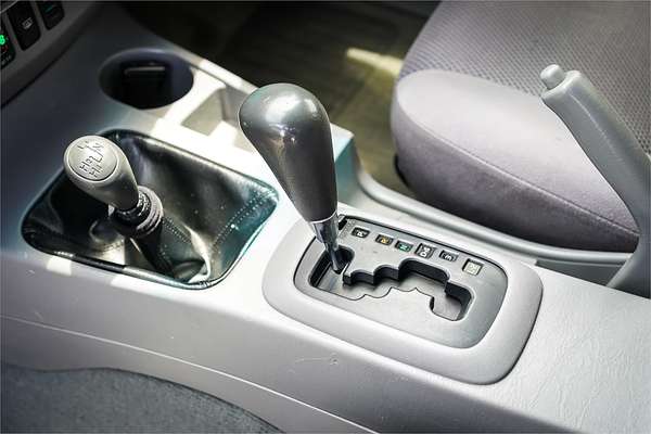 2005 Toyota Hilux SR5 GGN25R 4X4