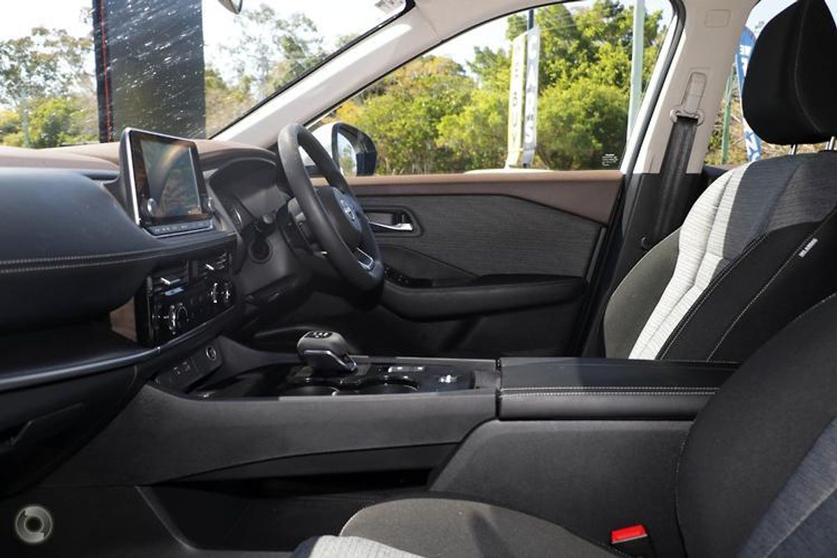 2025 Nissan X-TRAIL ST T33