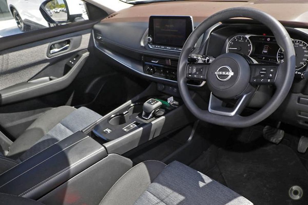 2025 Nissan X-TRAIL ST T33