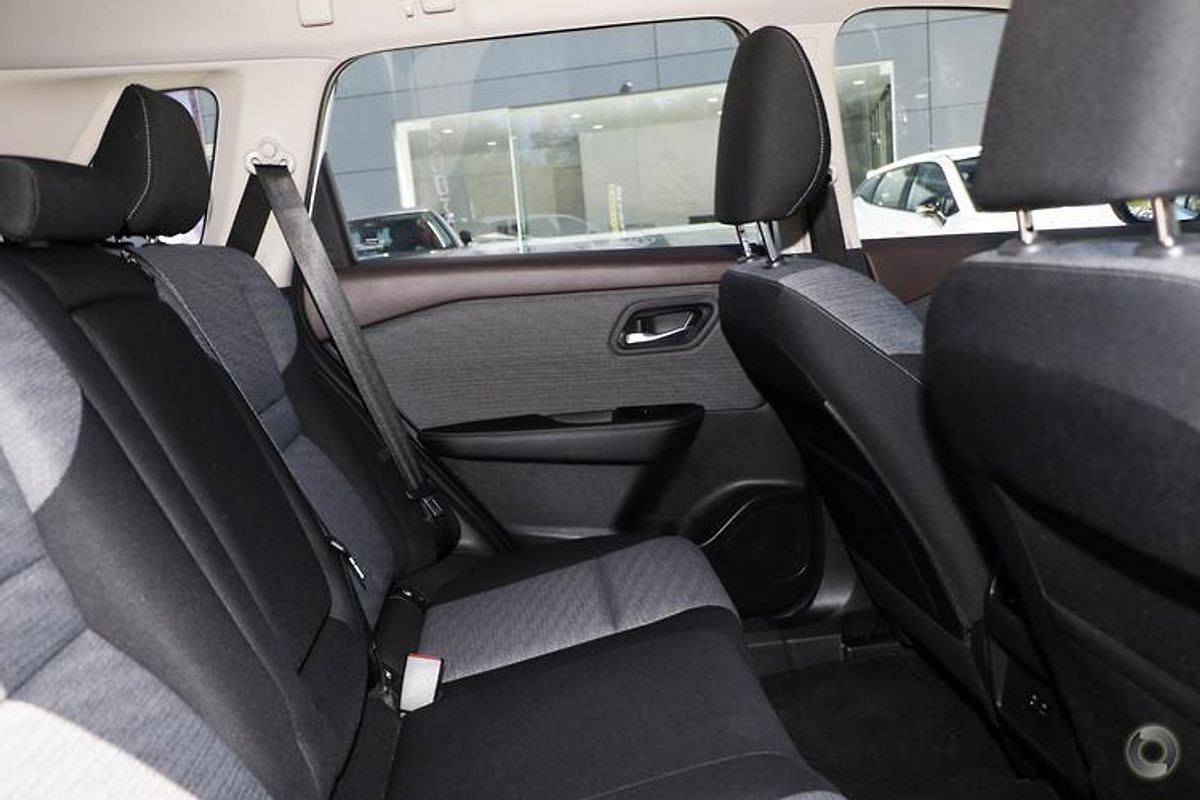 2025 Nissan X-TRAIL ST T33