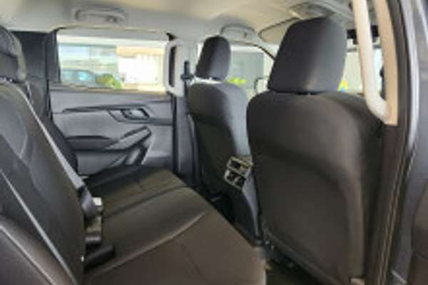 2025 Isuzu D-MAX SX 4X4